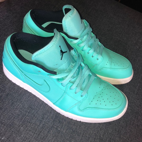 ! Rare ! hyper turquoise 9.5 men’s